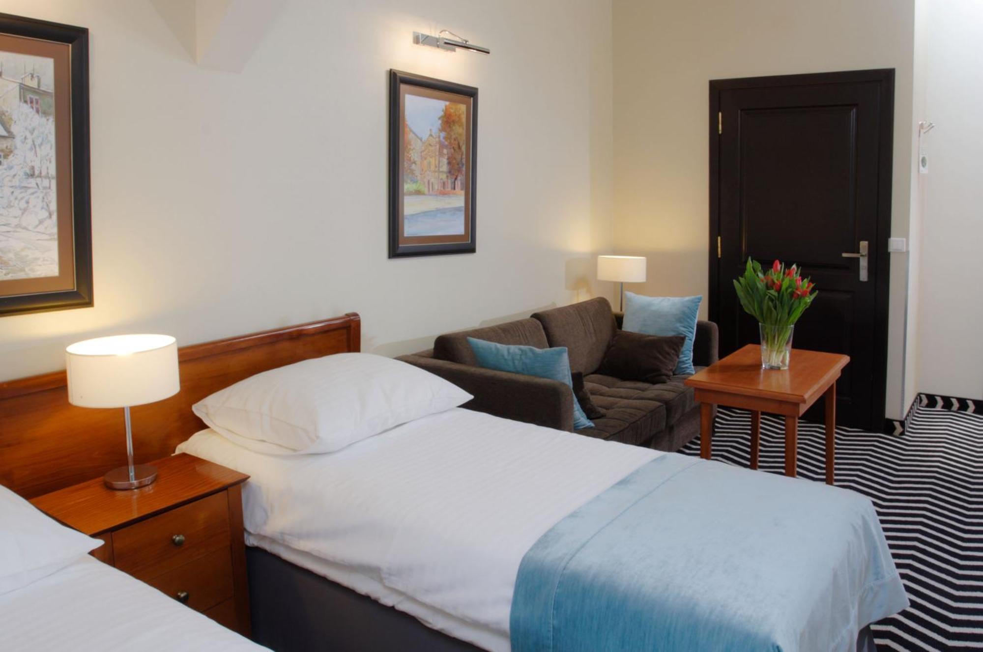 Hotel Senacki Krasków Eksteriør bilde