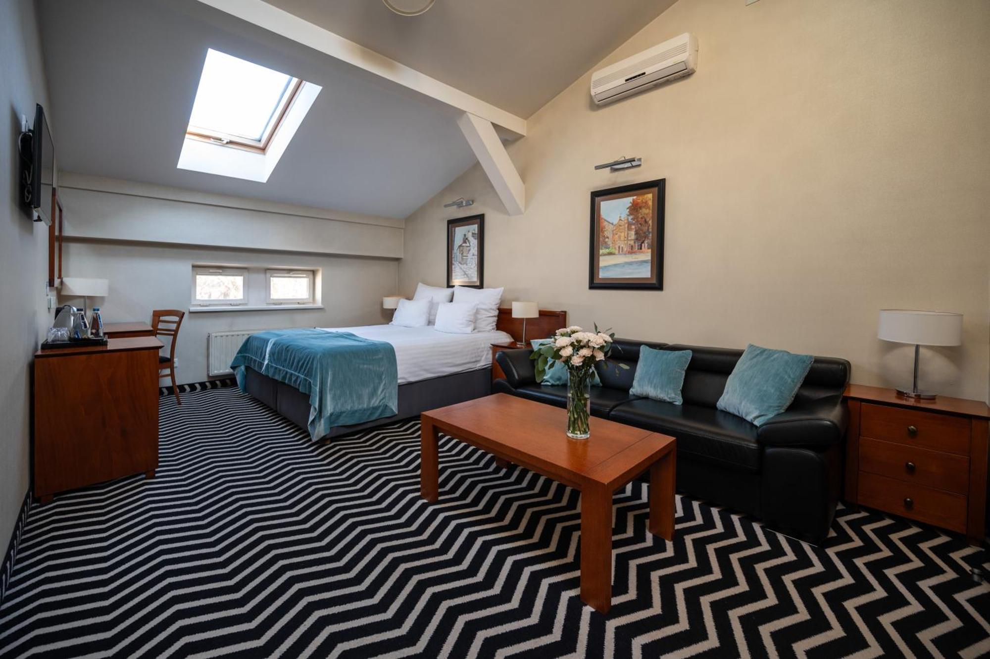 Hotel Senacki Krasków Eksteriør bilde