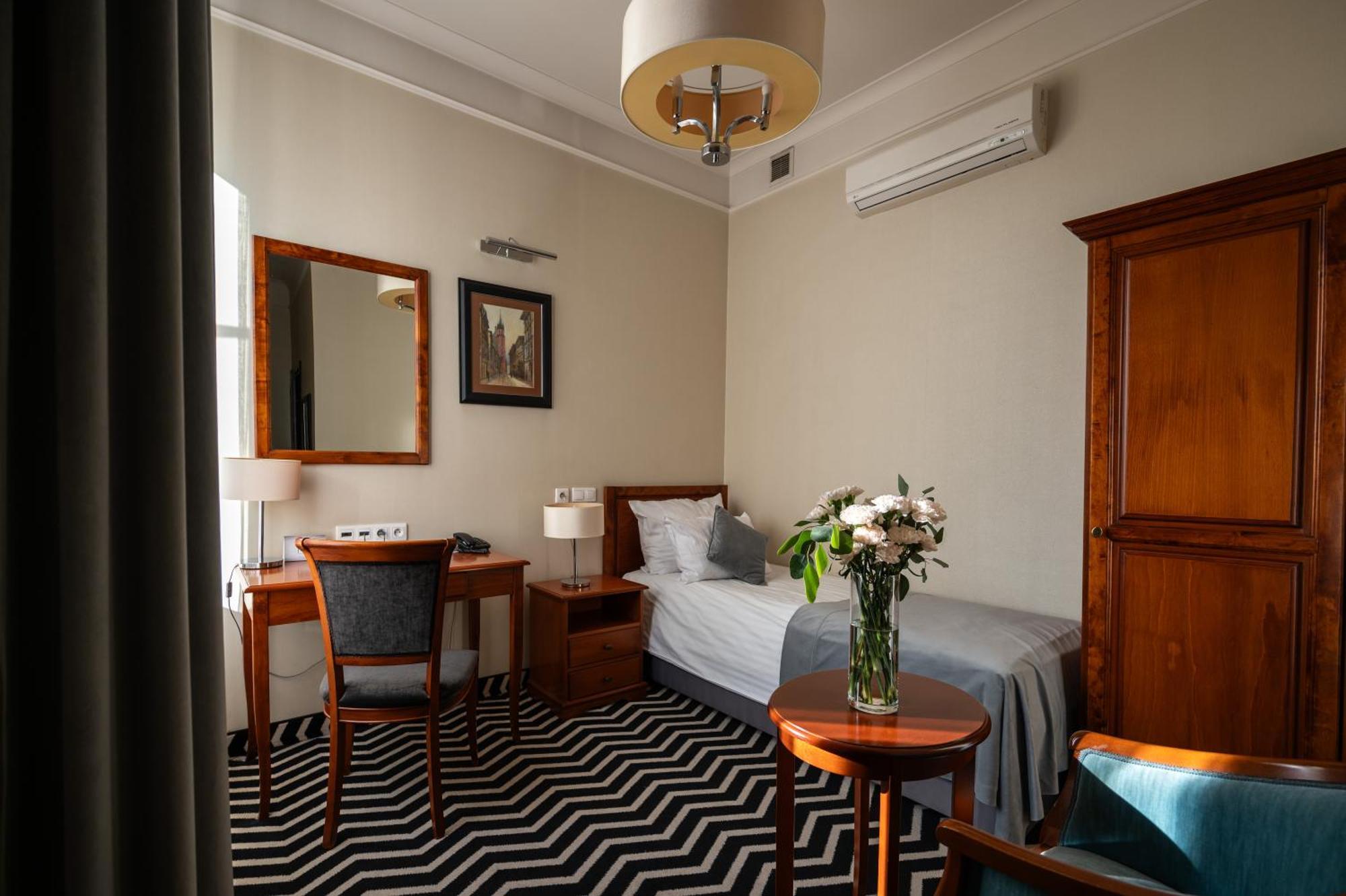 Hotel Senacki Krasków Eksteriør bilde